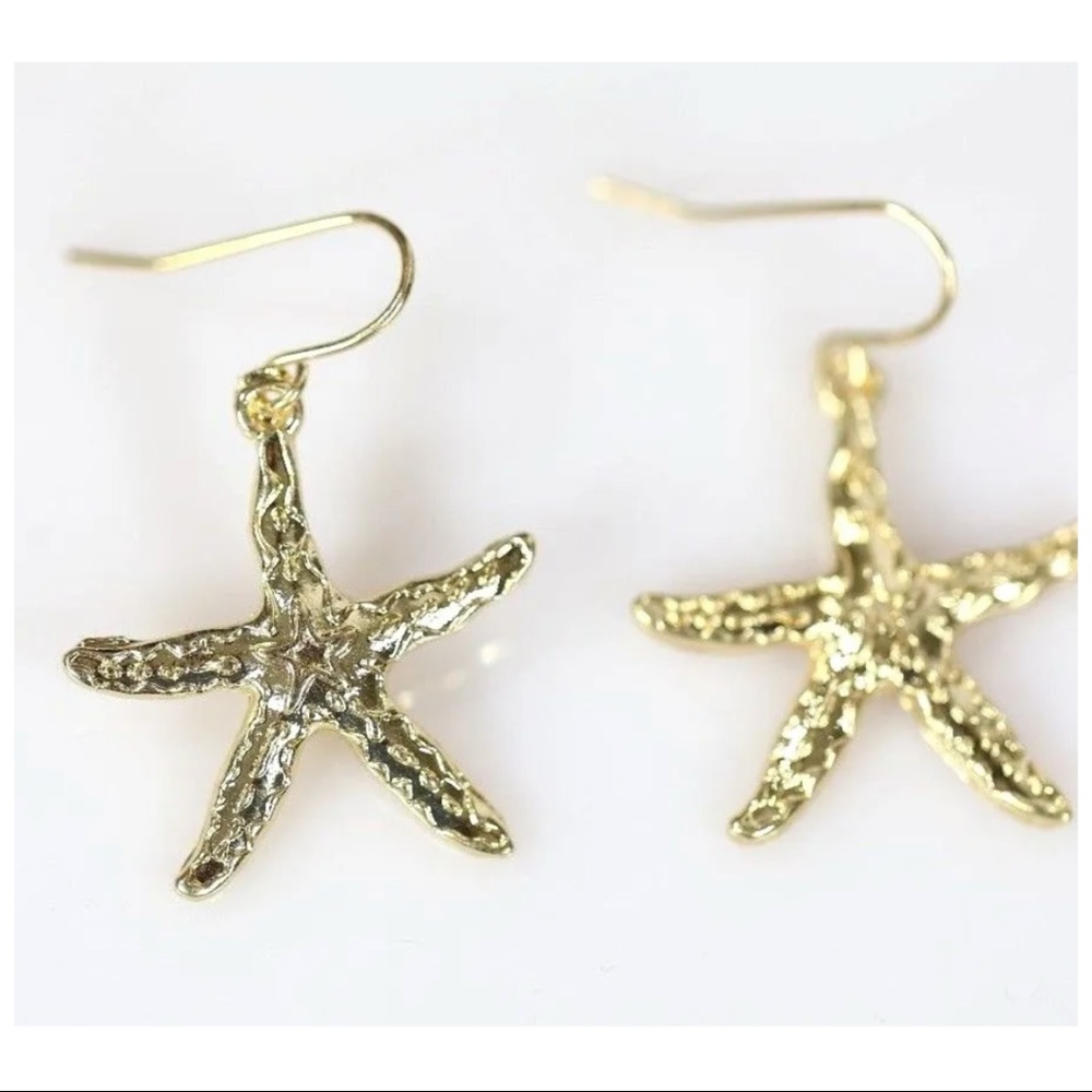 Layered Gold Coral Seashell Necklace - Picture 6 of 7